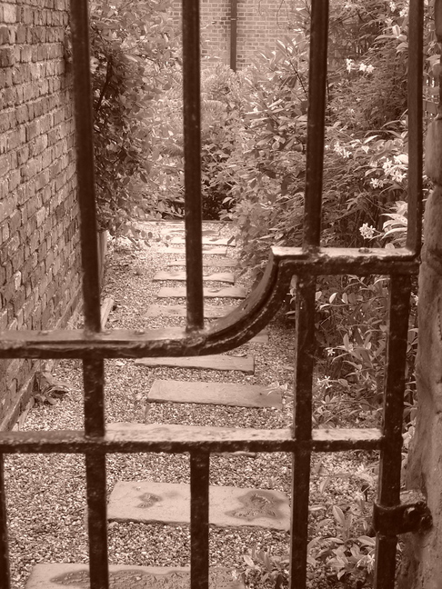 Gate